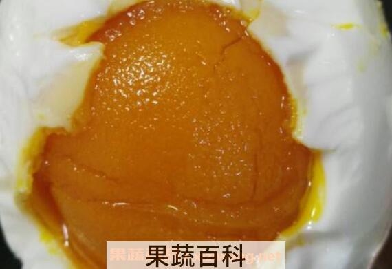 腌鸡蛋出油最好的方法