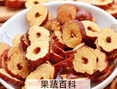 枣干泡水喝有什么好处 枣干泡水的作用与功效