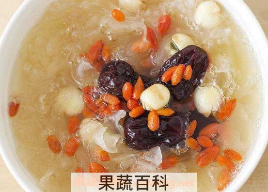 银耳莲子羹的功效与作用 银耳莲子羹有什么禁忌