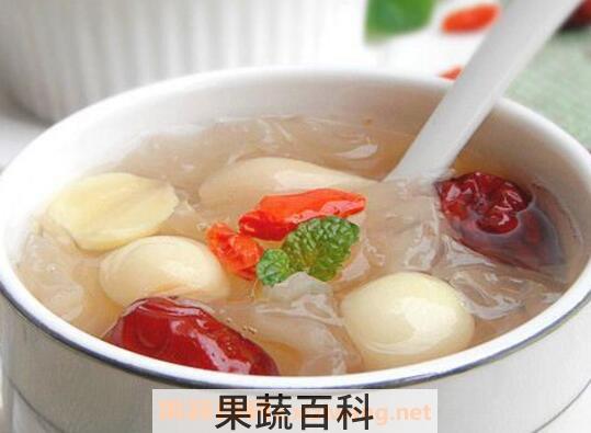 银耳莲子羹怎么做好吃 银耳莲子羹的家常做法