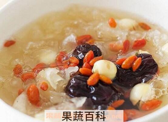 银耳莲子羹怎么做好吃 银耳莲子羹的家常做法