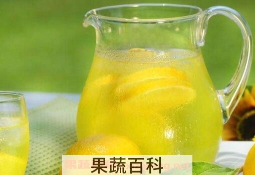 喝柠檬水好吗 柠檬水的功效与作用