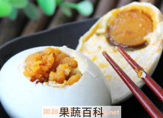 五香咸鸭蛋的腌制方法