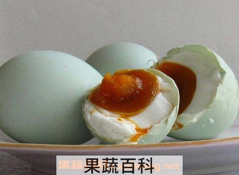 用盐水腌制鸭蛋的方法 盐水腌鸭蛋比例是多少