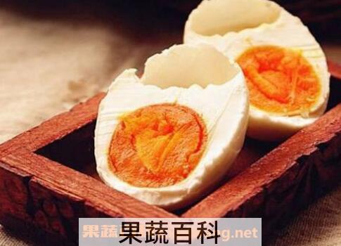 咸鸭蛋怎么腌制才出油 腌咸鸭蛋出油的方法