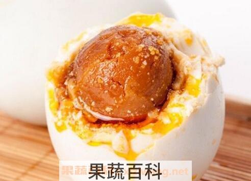 咸鸭蛋怎么吃 咸鸭蛋的吃法技巧