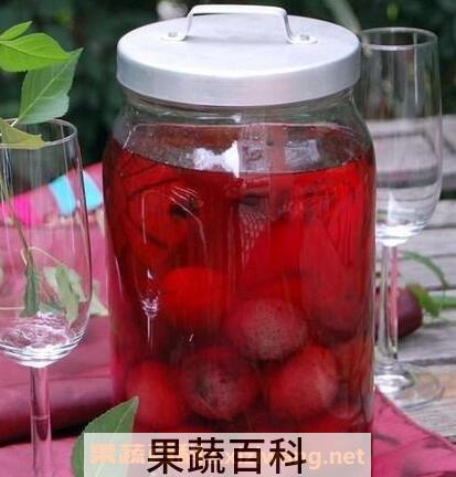 杨梅浸酒