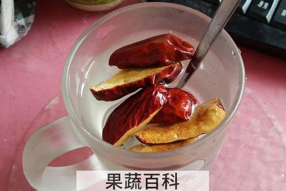 果蔬百科红枣泡水喝的功效与泡法