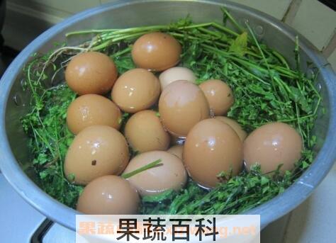 艾叶煮鸡蛋的做法