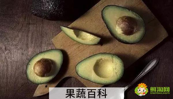 牛油果怎么挑选才甜，牛油果挑什么颜色的