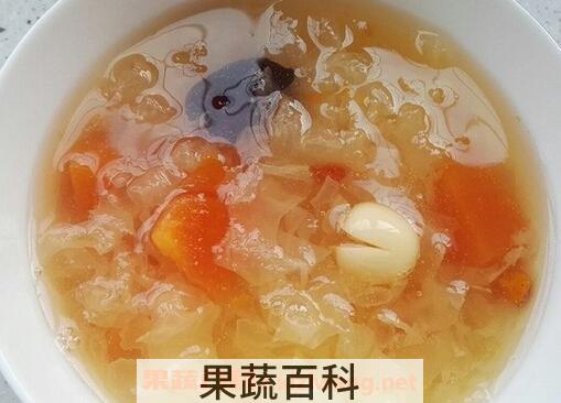 冰糖银耳莲子汤的功效