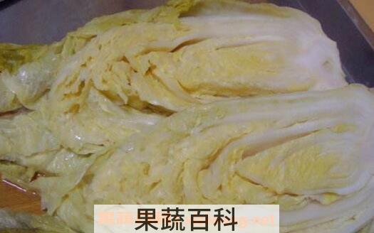 正宗东北酸白菜的腌制方法