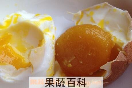 最快咸鸡蛋出油腌制方法