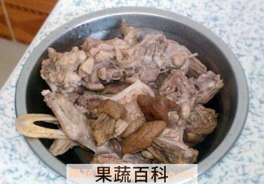 野生红蘑菇