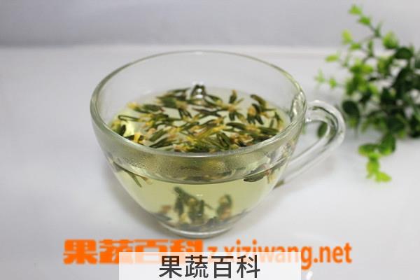 果蔬百科莲子心泡水喝的功效和好处