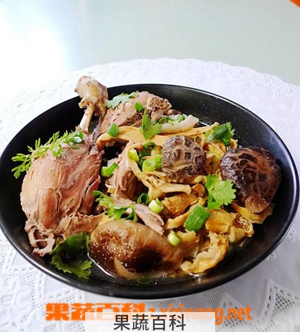 果蔬百科笋干焖鸭肉的做法